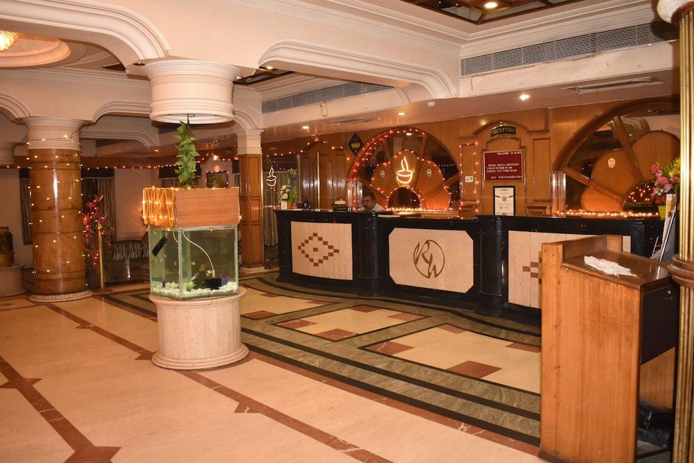 Hotel Royal Highness Αχμπανταμπάντ Εξωτερικό φωτογραφία